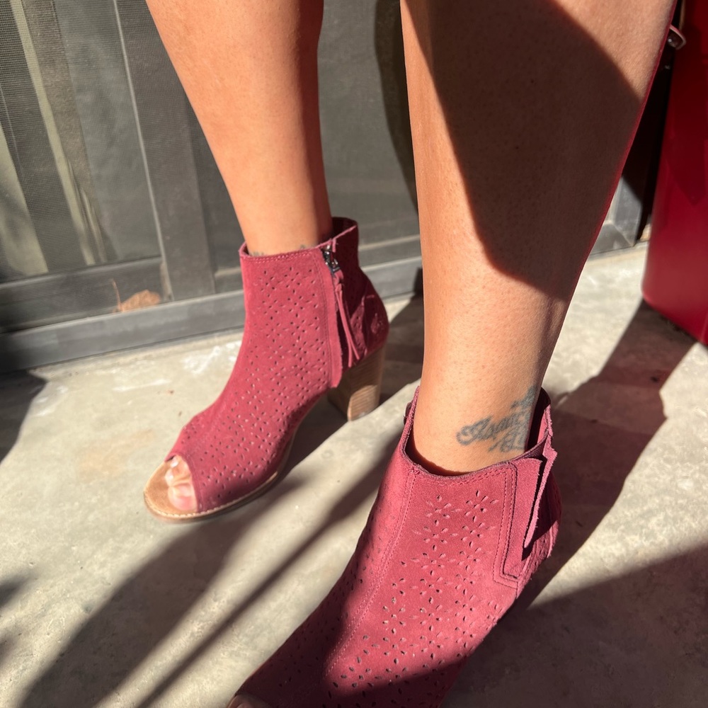 Toms wedges